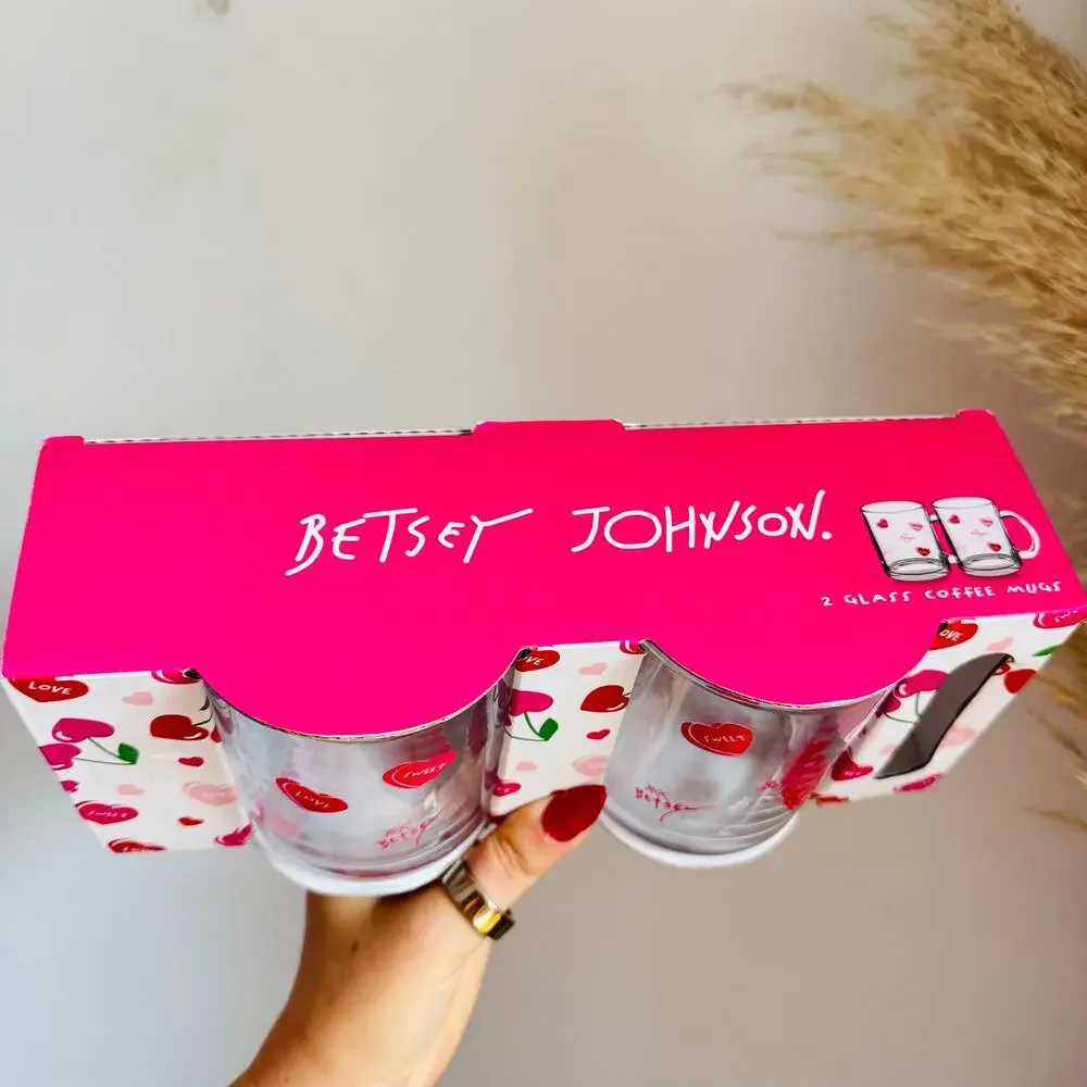 2 NEW BETSEY JOHNSON Clear Glass Red Pink XO Heart Coffee Tea Mugs Glasses Set